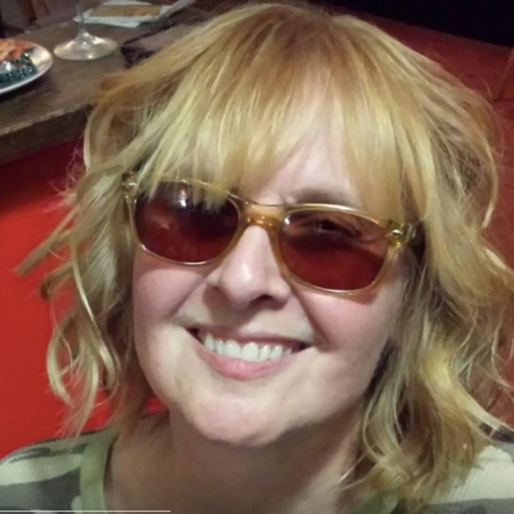 Joanie, Dog Owner, Hockey Fan, Dancer, Aunt - Picture 2 of 5